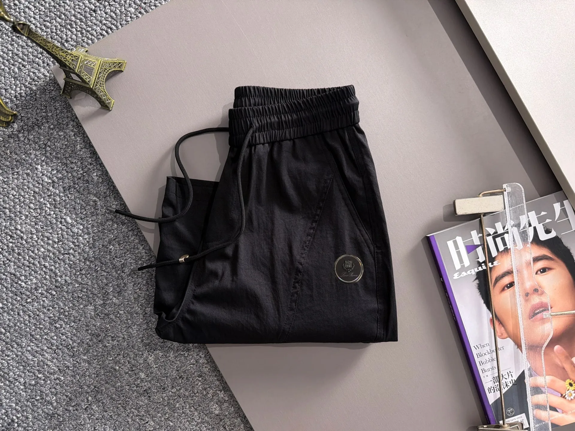 LP 2041 Spring/Summer New Arrival elastic band casual shorts, counter-customized fabric Breathable, high comfort, impeccable details, brand element design concept, reflecting high quality. It feels delicate and soft! It presents a casual cut and the upper body shape is great! Sizes:S-2XL